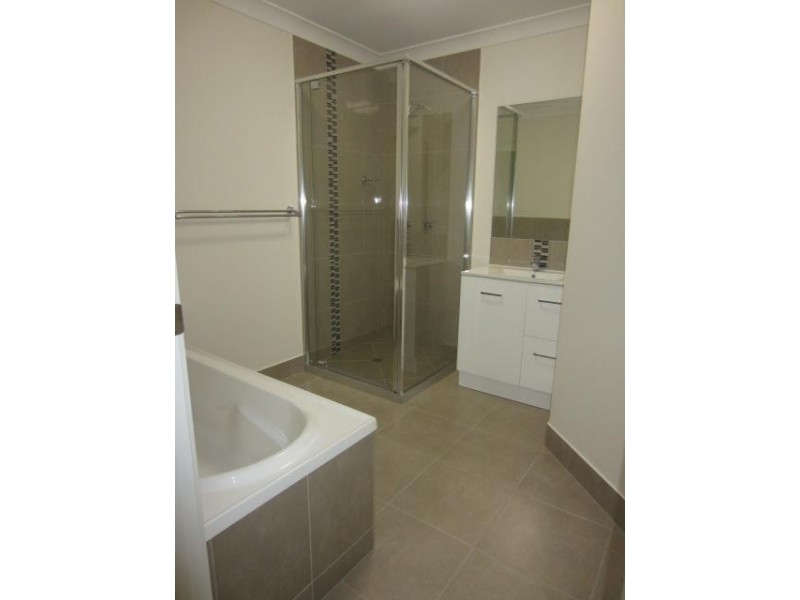 1/20A Hollanders Crescent, Kelso QLD 4815