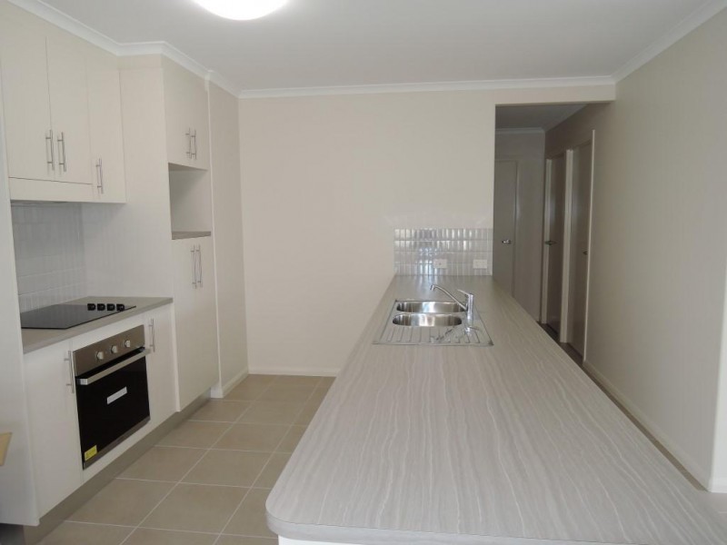 12 Smugglers Cove, Mount Low QLD 4818