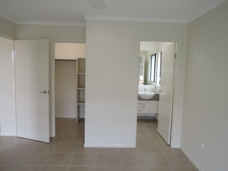 12 Smugglers Cove, Mount Low QLD 4818