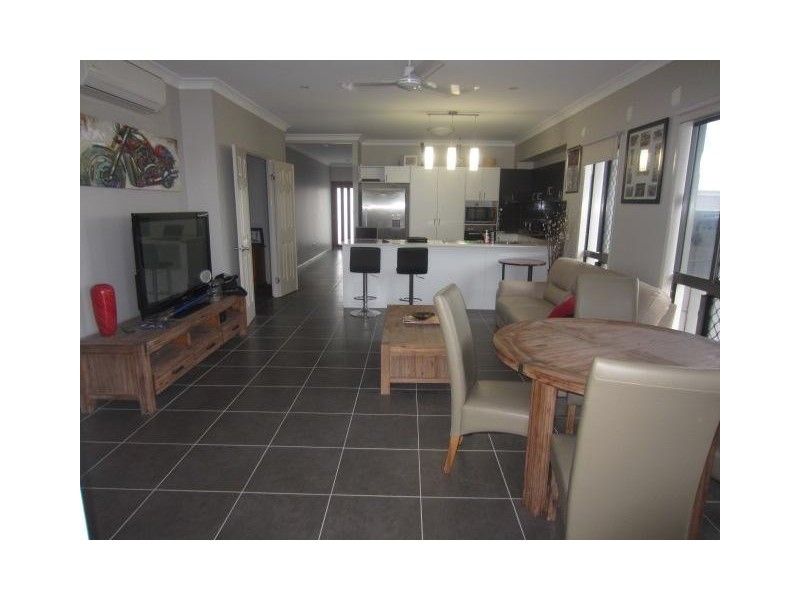 25 Dahlia Street, Burdell QLD 4818