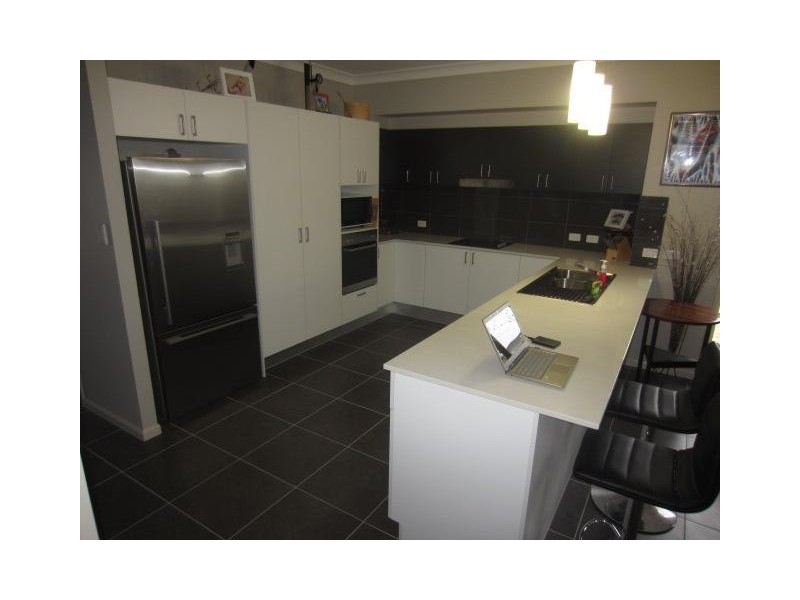 25 Dahlia Street, Burdell QLD 4818