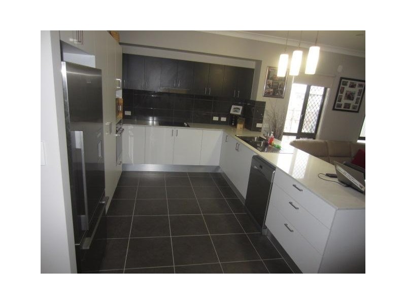 25 Dahlia Street, Burdell QLD 4818