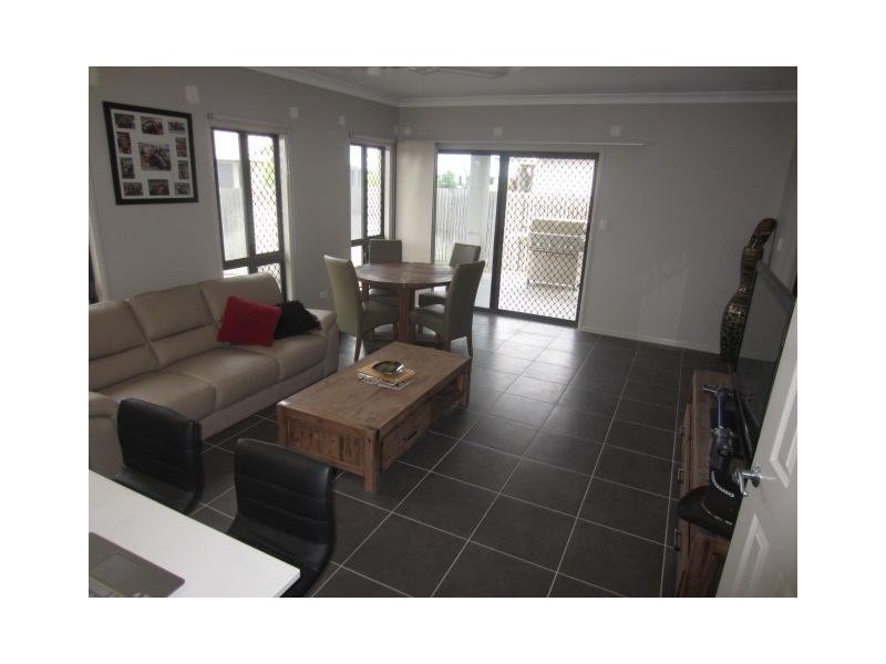 25 Dahlia Street, Burdell QLD 4818