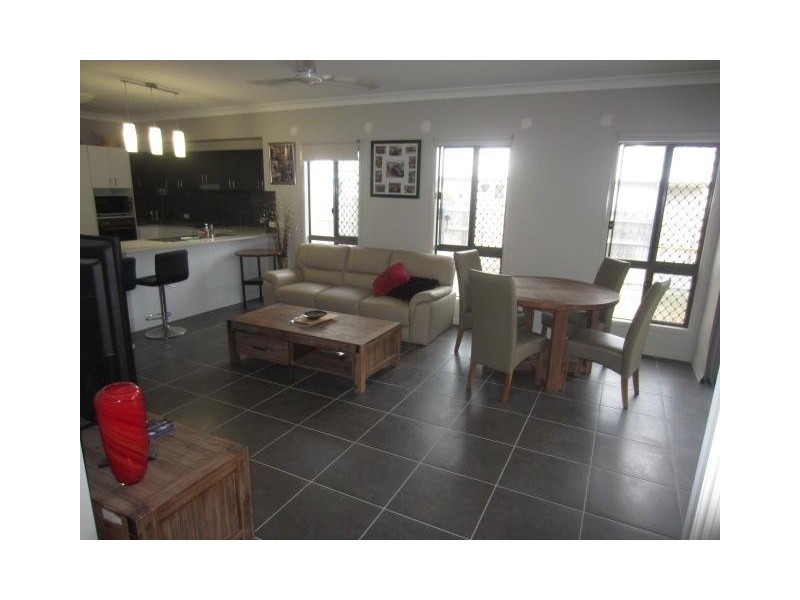 25 Dahlia Street, Burdell QLD 4818