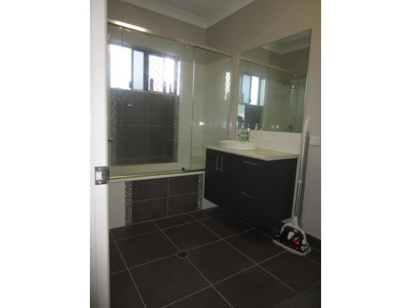 25 Dahlia Street, Burdell QLD 4818