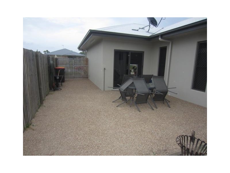 25 Dahlia Street, Burdell QLD 4818