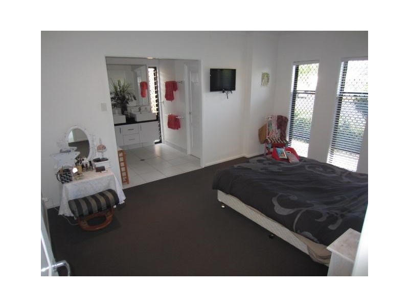 2 Cowrie Court, Bushland Beach QLD 4818