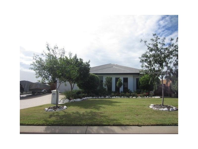 2 Cowrie Court, Bushland Beach QLD 4818