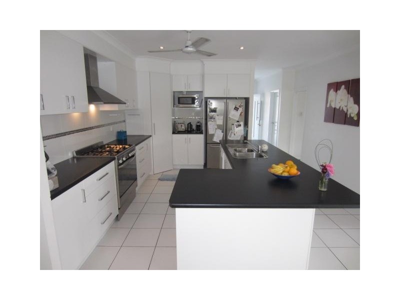 2 Cowrie Court, Bushland Beach QLD 4818