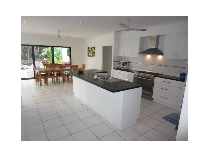 2 Cowrie Court, Bushland Beach QLD 4818