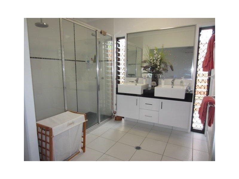 2 Cowrie Court, Bushland Beach QLD 4818