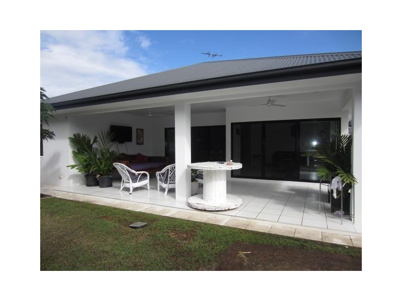 2 Cowrie Court, Bushland Beach QLD 4818