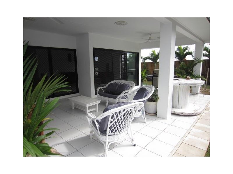 2 Cowrie Court, Bushland Beach QLD 4818