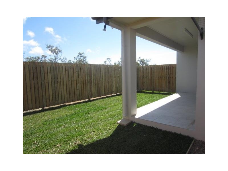 2/13 Mayflower Street, Burdell QLD 4818