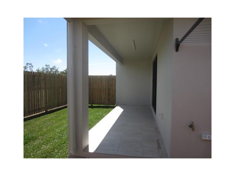 2/13 Mayflower Street, Burdell QLD 4818