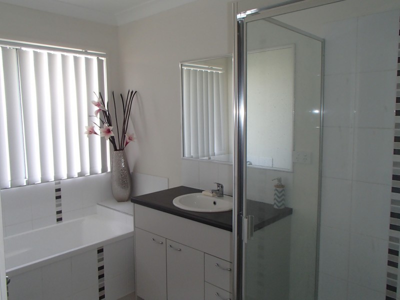 55 Beach Oak Drive, Mount Low QLD 4818