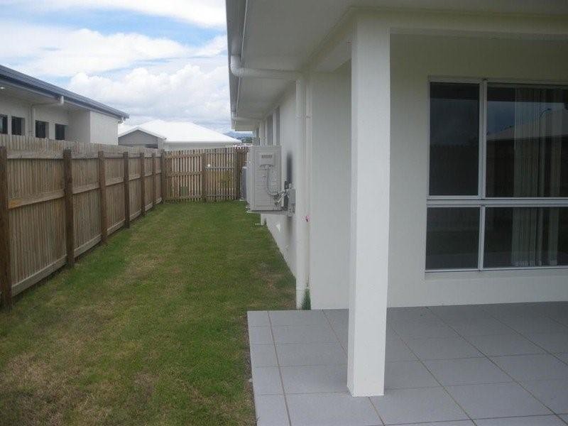 55 Beach Oak Drive, Mount Low QLD 4818