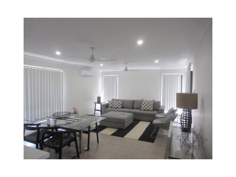 2 Speargrass Parade, Mount Low QLD 4818