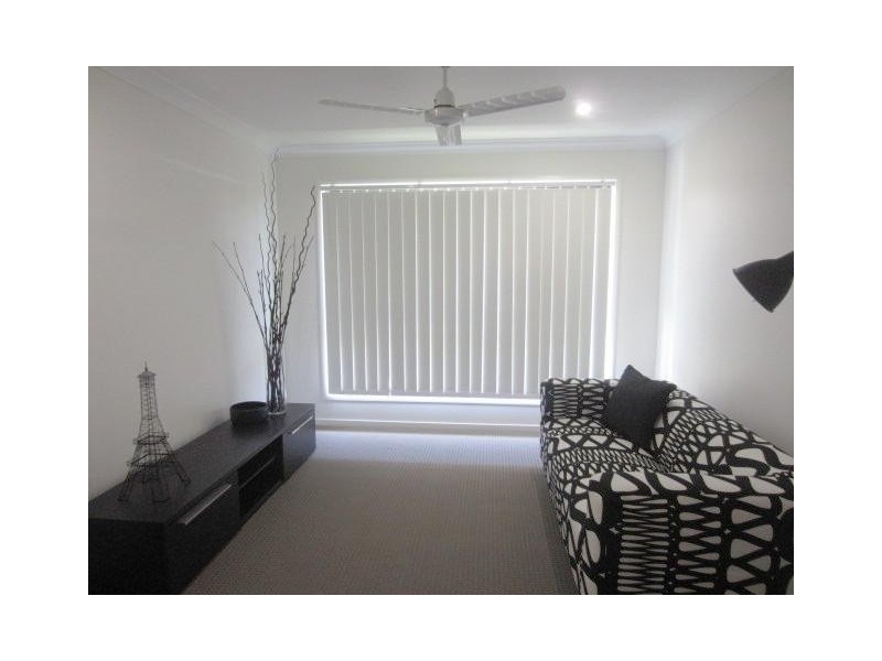 2 Speargrass Parade, Mount Low QLD 4818