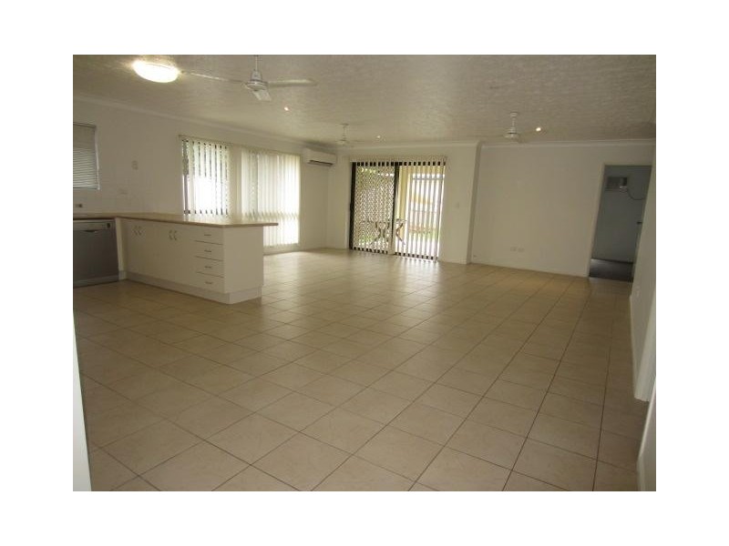 27 Kinnardy Street, Burdell QLD 4818