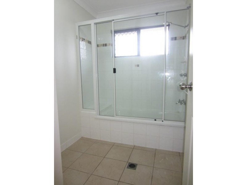 27 Kinnardy Street, Burdell QLD 4818