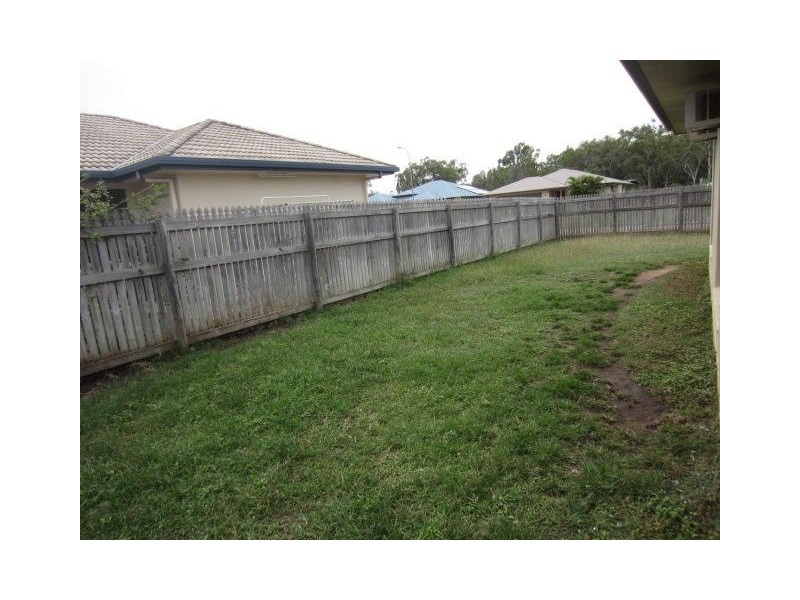 27 Kinnardy Street, Burdell QLD 4818