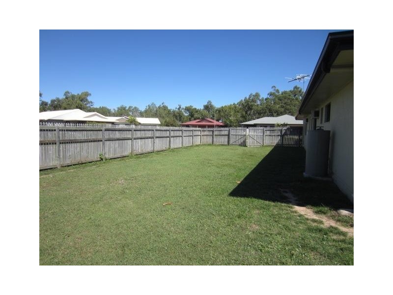 27 Kinnardy Street, Burdell QLD 4818