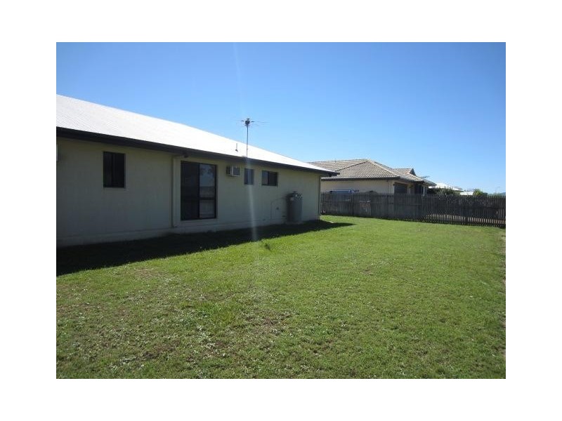 27 Kinnardy Street, Burdell QLD 4818