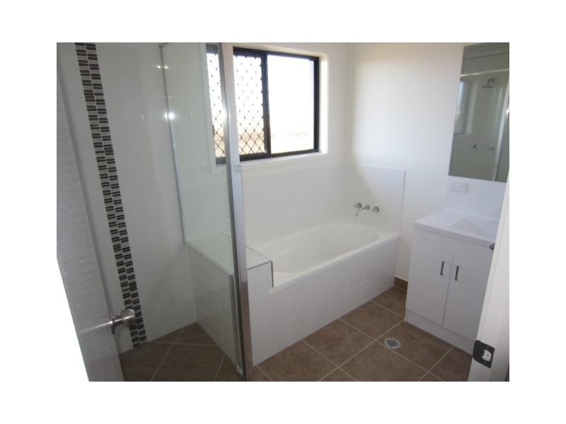 49 Orangeberry Circuit, Mount Low QLD 4818