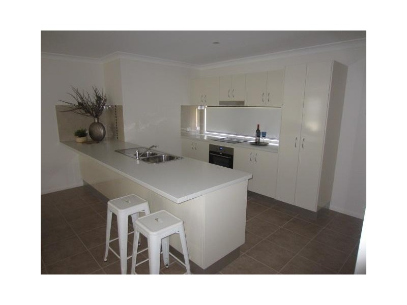 49 Orangeberry Circuit, Mount Low QLD 4818