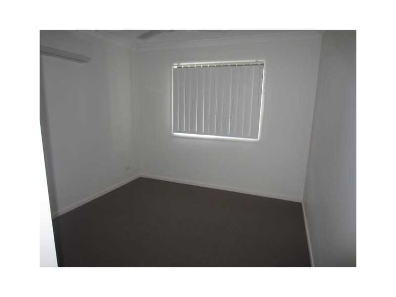 27 Orangeberry Circuit, Mount Low QLD 4818