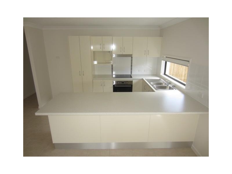 27 Orangeberry Circuit, Mount Low QLD 4818