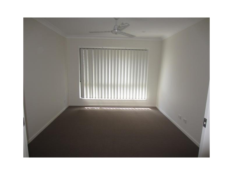 27 Orangeberry Circuit, Mount Low QLD 4818