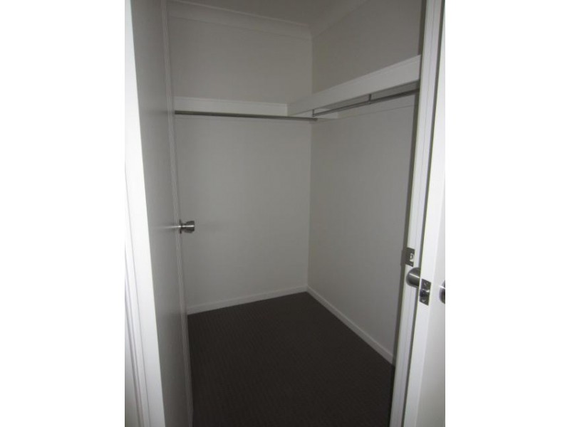 27 Orangeberry Circuit, Mount Low QLD 4818