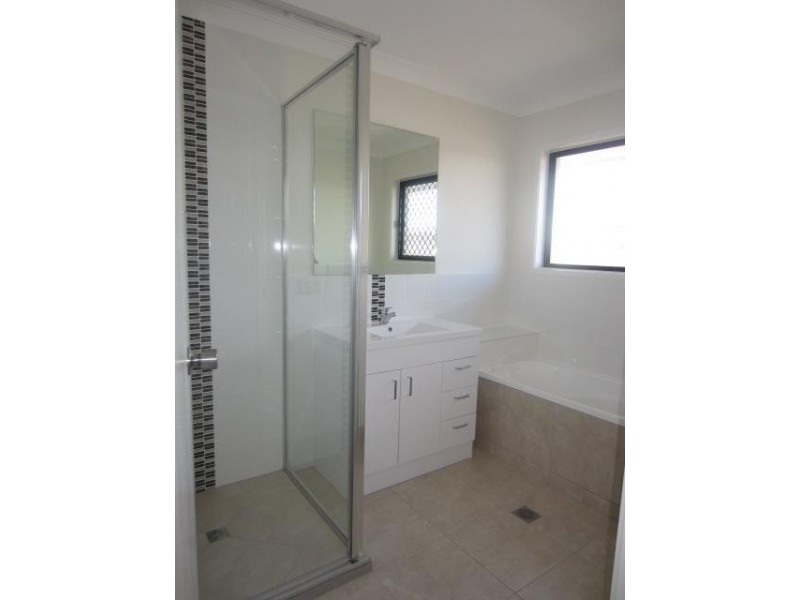 27 Orangeberry Circuit, Mount Low QLD 4818