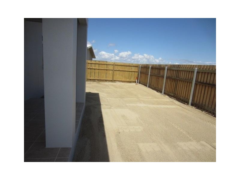 27 Orangeberry Circuit, Mount Low QLD 4818