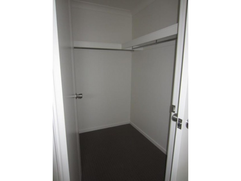 27 Orangeberry Circuit, Mount Low QLD 4818