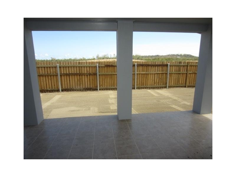 27 Orangeberry Circuit, Mount Low QLD 4818