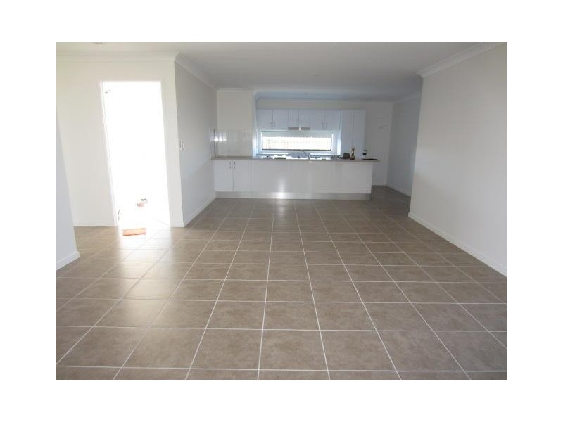 25 Orangeberry Circuit, Mount Low QLD 4818