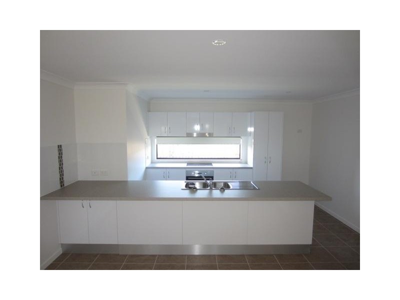 25 Orangeberry Circuit, Mount Low QLD 4818