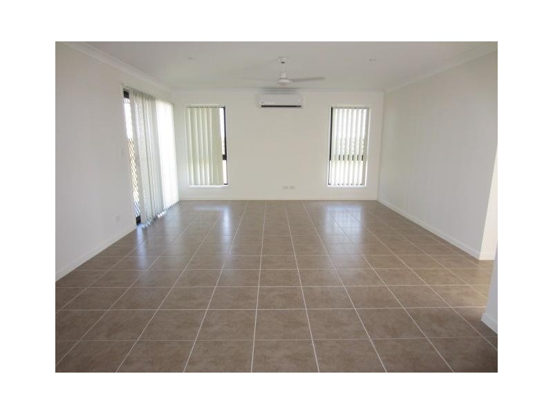 25 Orangeberry Circuit, Mount Low QLD 4818