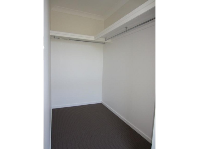 25 Orangeberry Circuit, Mount Low QLD 4818