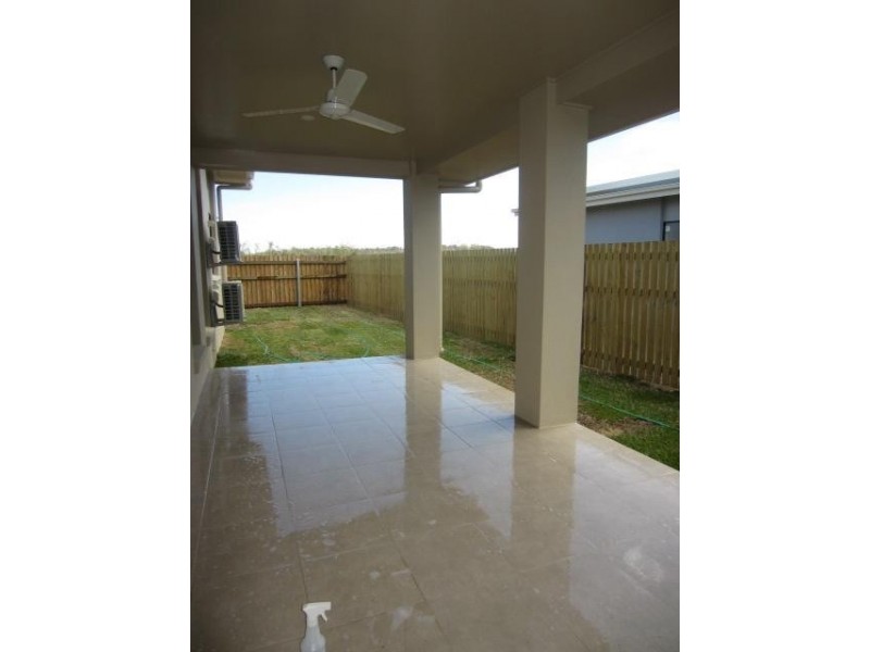 25 Orangeberry Circuit, Mount Low QLD 4818