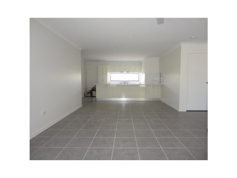 32  Orangeberry Circuit, Mount Low QLD 4818