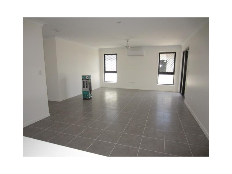 32  Orangeberry Circuit, Mount Low QLD 4818