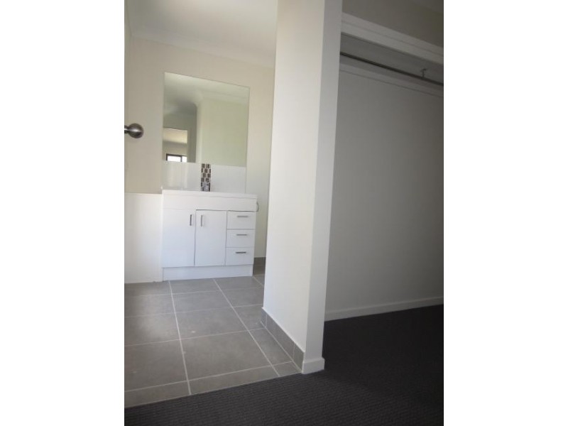 32  Orangeberry Circuit, Mount Low QLD 4818