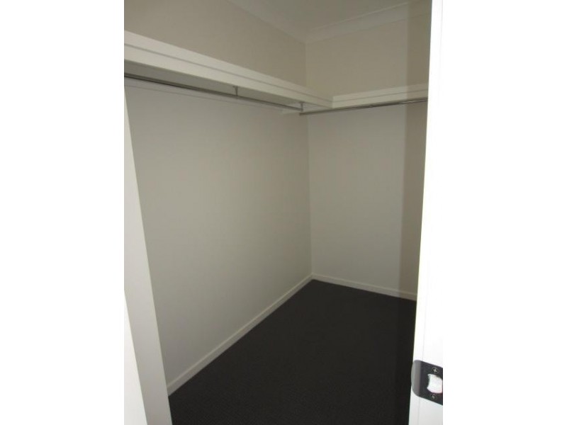 32  Orangeberry Circuit, Mount Low QLD 4818