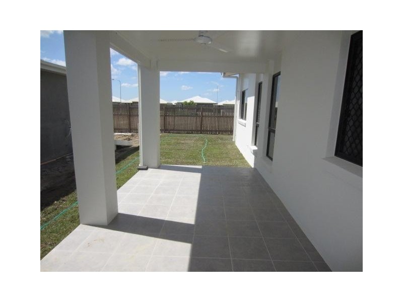 32  Orangeberry Circuit, Mount Low QLD 4818