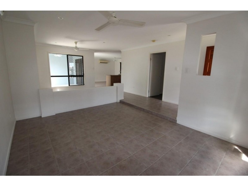 3 Limerick Way, Mount Low QLD 4818