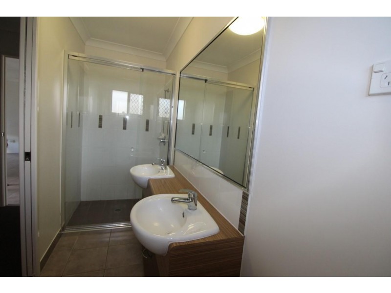 3 Limerick Way, Mount Low QLD 4818